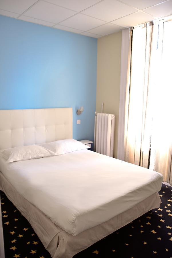 Hotel Le Comty Feurs Esterno foto