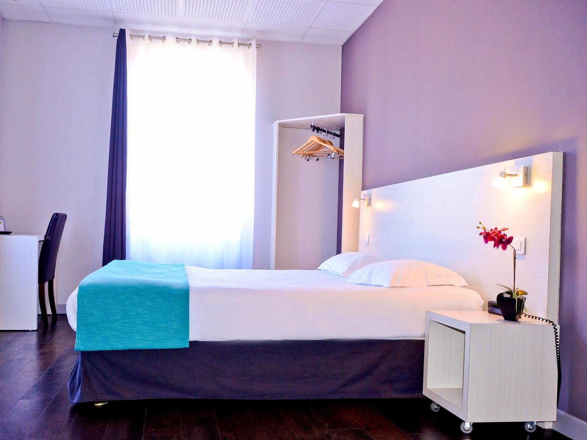 Hotel Le Comty Feurs Esterno foto