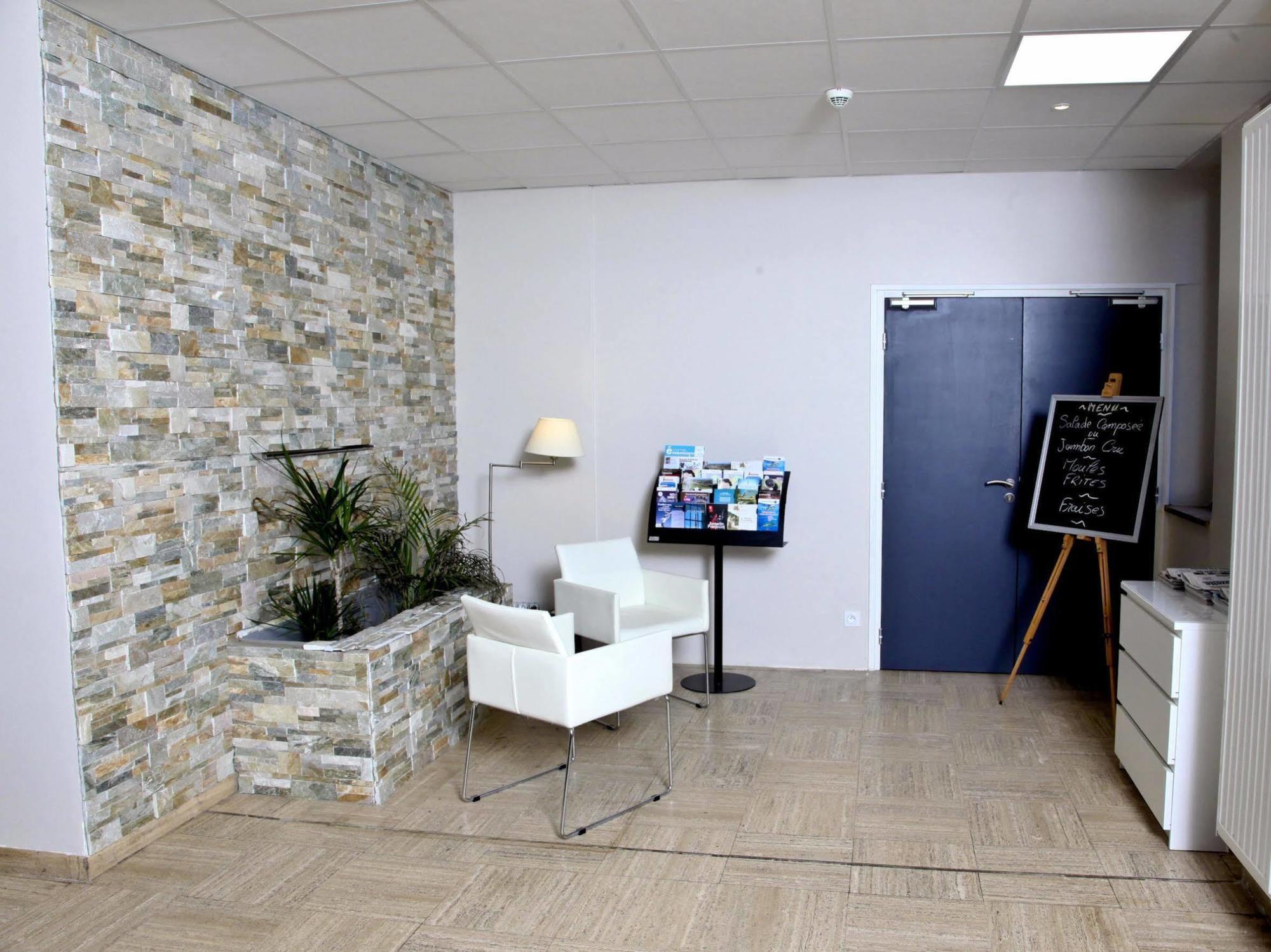 Hotel Le Comty Feurs Esterno foto