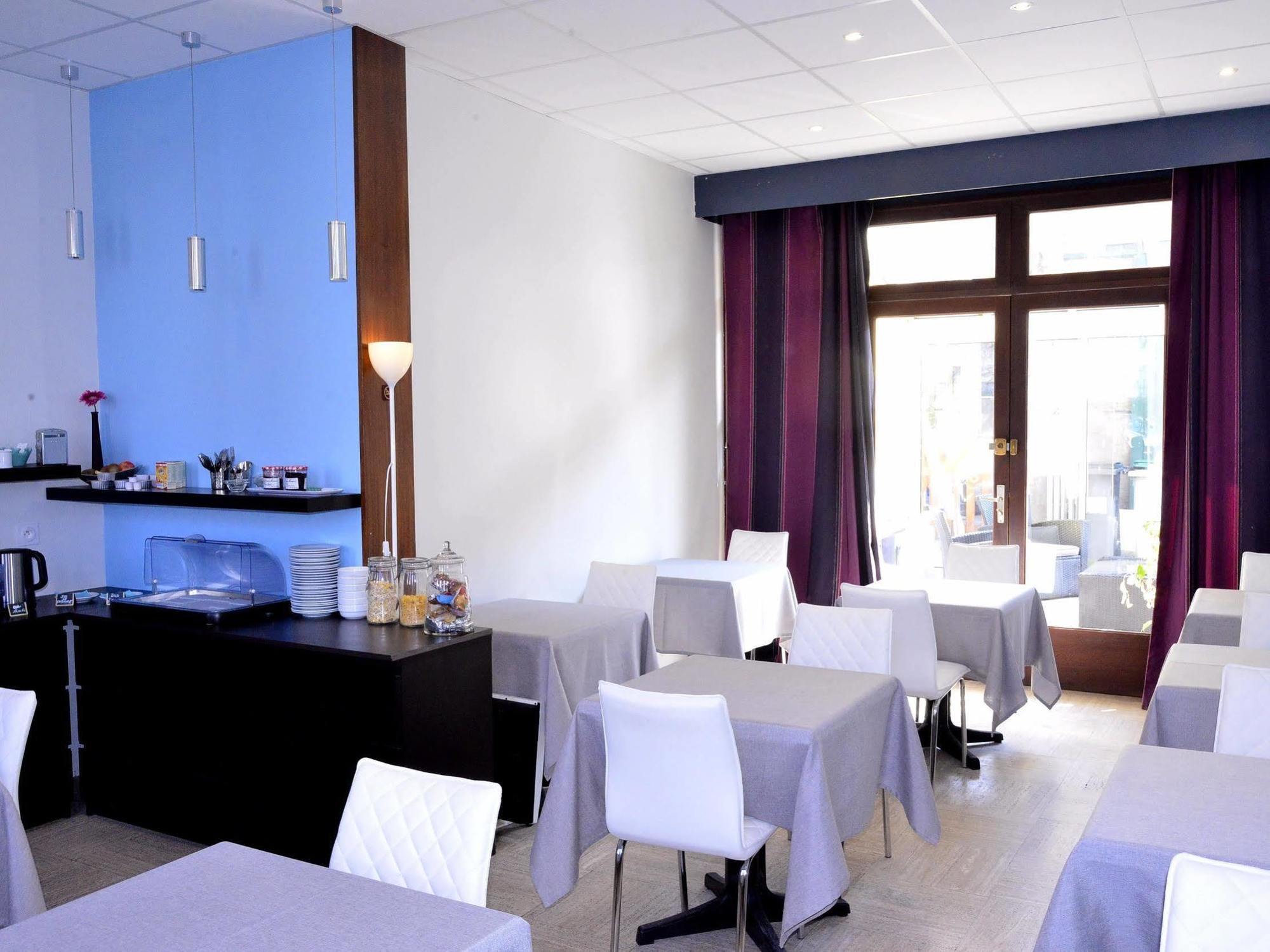 Hotel Le Comty Feurs Esterno foto