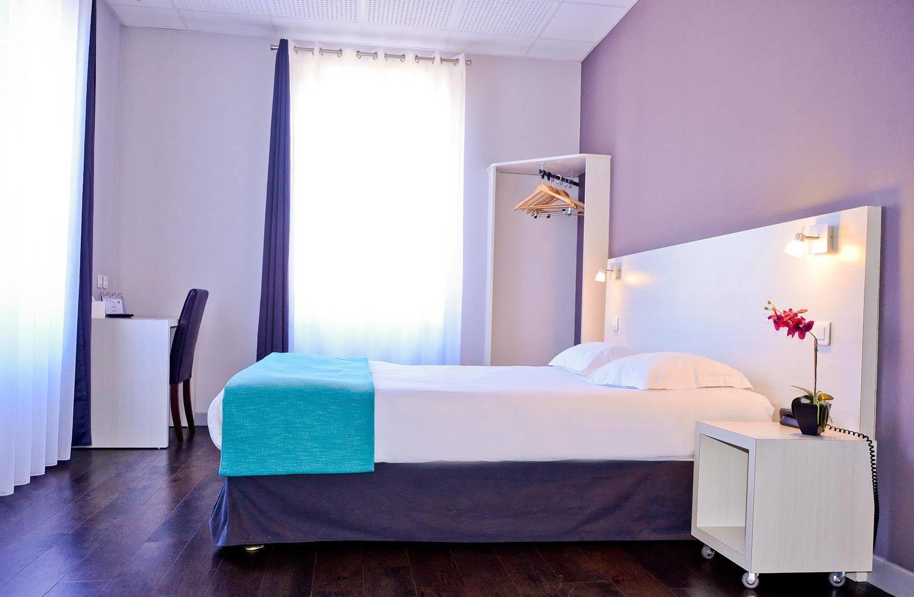 Hotel Le Comty Feurs Esterno foto